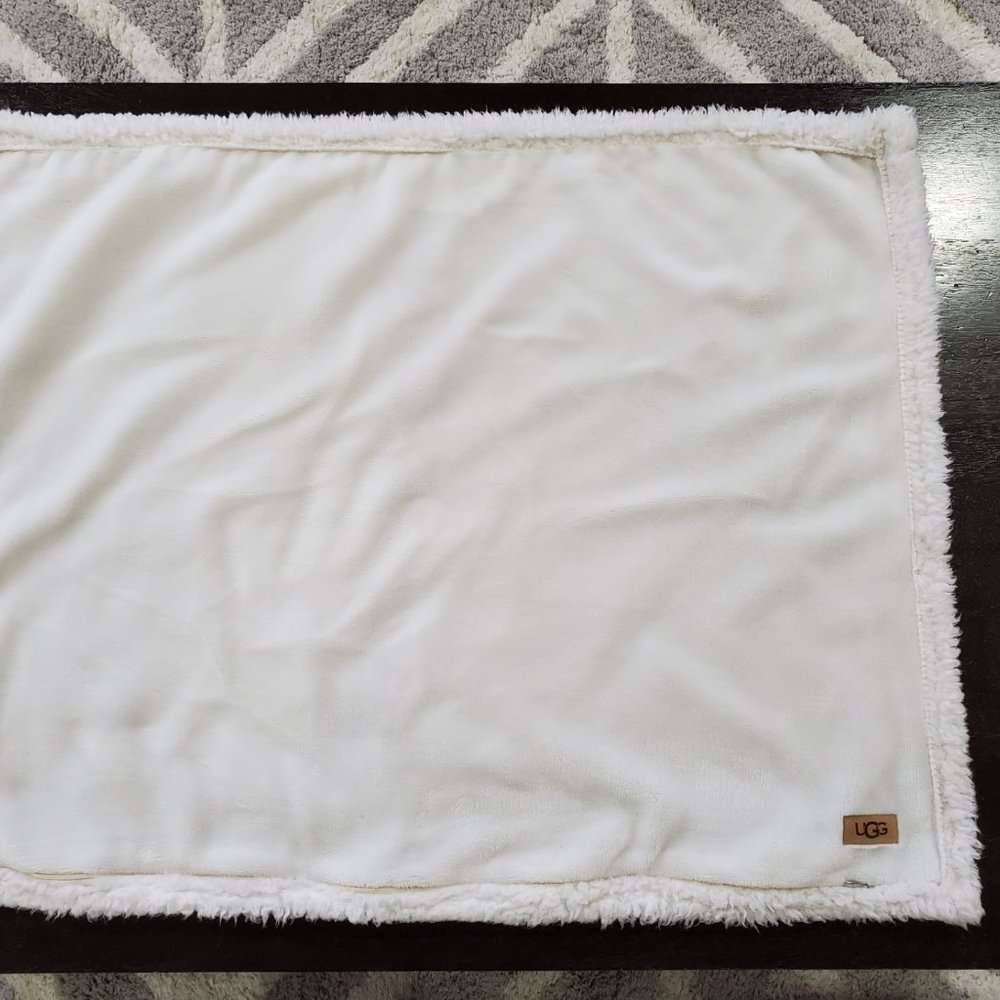 Ugg Standard Pillowcase in Snow